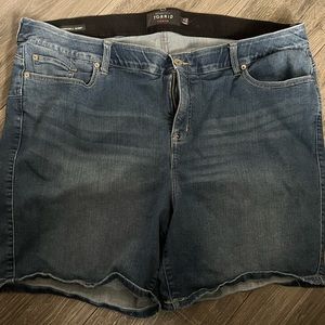 Torrid denim shorts size 26